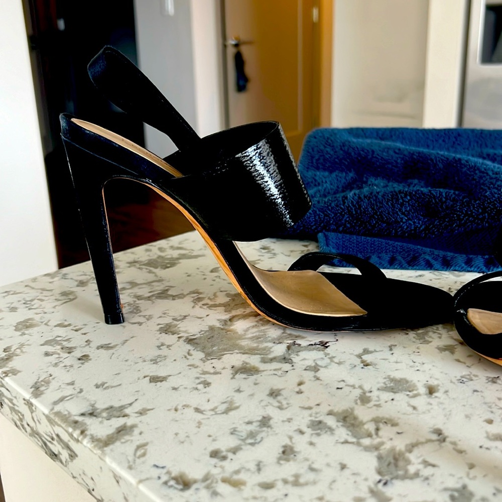 Black BCBG MAXAZRIA 9.5 black leather with satin in step and satin heel